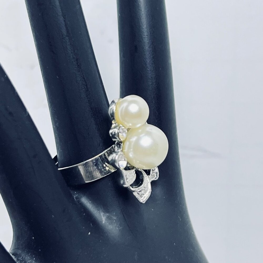 Silver Tone And Rhinestone With 2 Faux Pearls Ribbon Ring (R434) - Picture 3 of 8